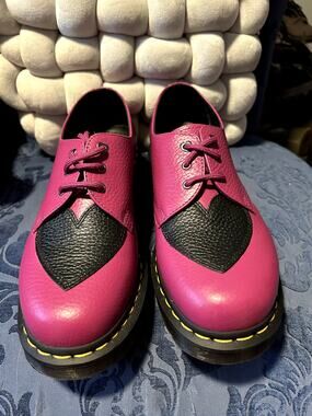 Dr Martens 1461 Amore Magenta Black Hearts size 10/EU 42 NWOT